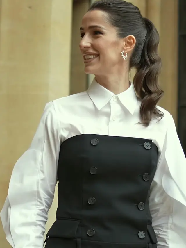 Putri Rajwa saat bertemu Kate Middleton. [@alhusseinjo]