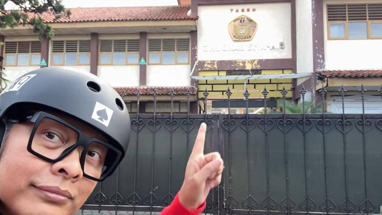 Armand Maulana kemudian mengunjungi sekolahnya saat SMP yakni di SMP 13 Bandung.<br>