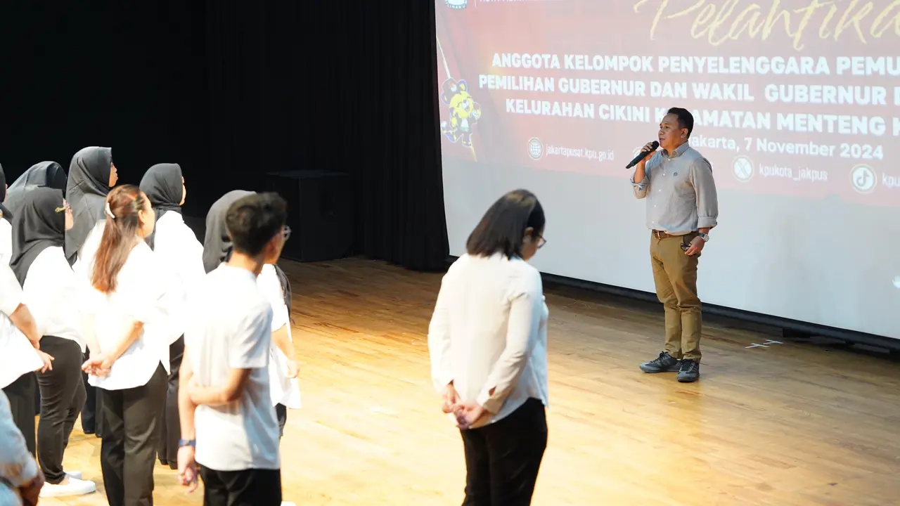 Komisi Pemilihan Umum (KPU) Provinsi Jakarta melalui Panitia Pemungutan Suara (PPS) melantik sebanyak 103.845 anggota Kelompok Penyelenggara Pemungutan Suara (KPPS), Kamis (7/11/2024).