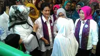 Seorang Nenek Kaget Dihampiri Iriana Jokowi di Puskesmas Tambora