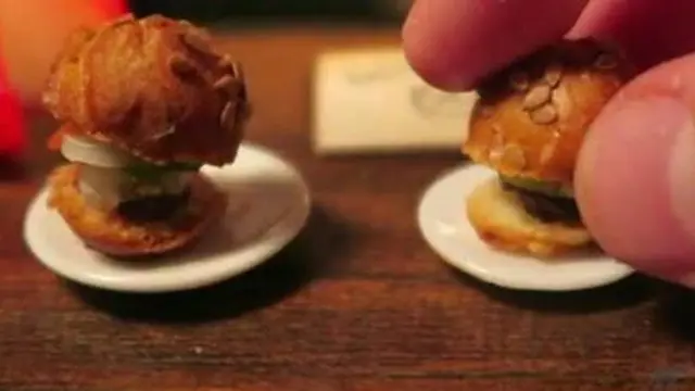 7 Potret Bentuk Burger Absurd, Bikin Bingung Cara Makannya