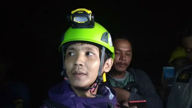 Bujuk Maut Irawan Sukses Evakuasi Pemuda Cirebon Hendak Loncat Dari Tower Sutet