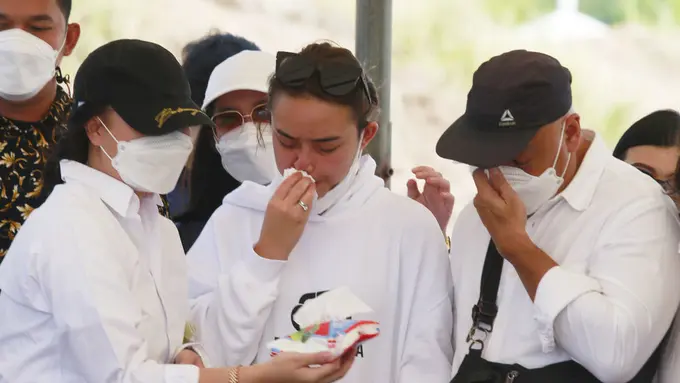 [Fimela] Pemakaman Ibunda Amanda Manopo