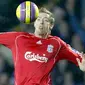 Liverpool&#039;s Peter Crouch controls the ball against Blackburn Rovers during their English Premiership football match at Ewood Park, Blackburn, north-west England, 03 November 2007. AFP PHOTO / PAUL ELLIS