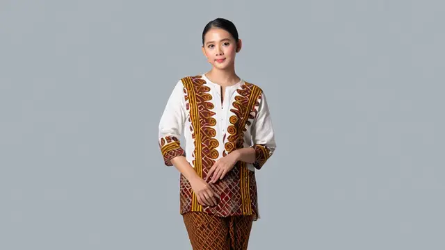 Model Atasan Batik Wanita Kombinasi Kain Polos/ Ilustrasi AI