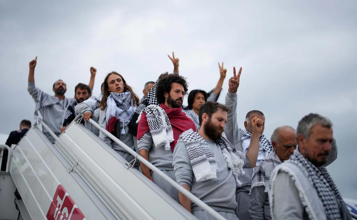 FOTO: Aktivis Global Sumud Tiba di Istanbul Setelah Ditahan srael
