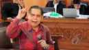 Pakar hukum pidana Yahya Harahap saat menjadi saksi pada praperadilan Suryadharma Ali (SDA) di PN Jakarta Selatan, Senin (6/4/2015).   Sidang lanjutan praperadilan SDA terhadap KPK kembali digelar di PN Jakarta Selatan. (Liputan6.com/Yoppy Renato)