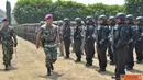 Citizen6, Surabaya: Setelah lolos dalam seleksi penerimaan Dikbrevet TNI AL 2012, sebanyak 95 Prajurit  terbaik TNI AL siap mengikuti pendidikan pasukan Elit TNI AL di "Kawah Candra Dimuka" Kobangdikal, Senin, (1/10). (Pengirim: Penkobangdikal)