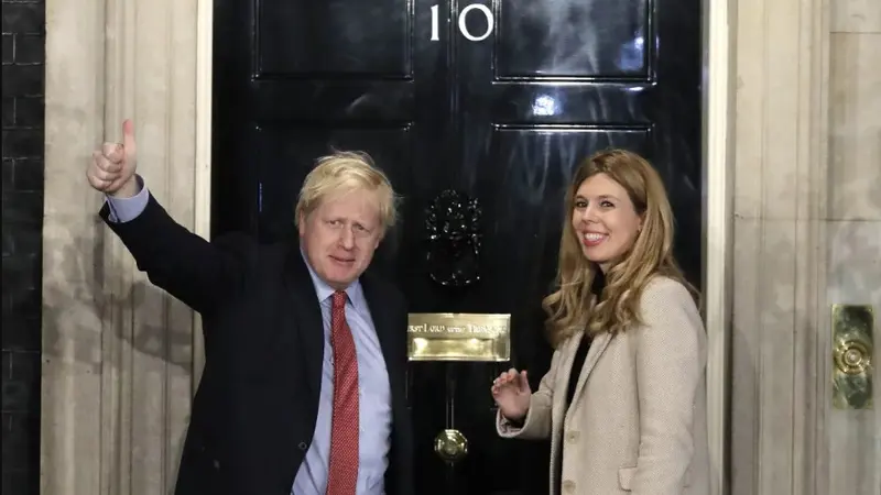 Perdana Menteri Inggris, Boris Johnson, Bersama Sang Kekasih, Carrie Symonds ( AP Photo)