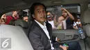 Piyu saat berada di dalam mobil usai menjalani sidang lanjutan perceraian di Pengadilan Negeri Jakarta Selatan, Kamis (19/11). Seperti diketahui, Piyu digugat cerai Flo ke PN Jaksel pada 23 September 2015. (Liputan6.com/Herman Zakharia)