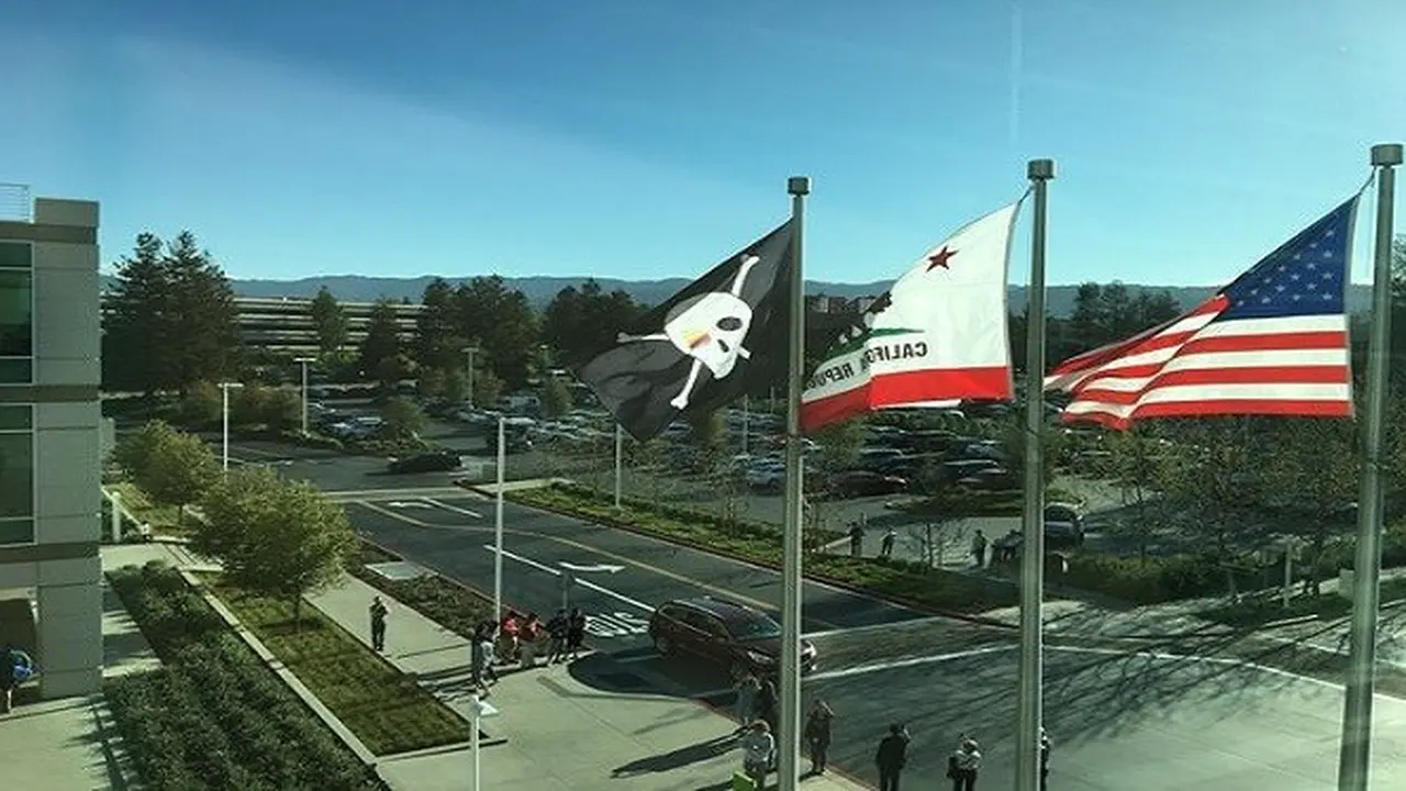 Bendera Perompak Berkibar di Kantor Apple