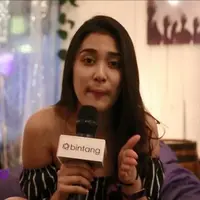 Andania Suri tergoda dengan penampilan para DJ yang akan naik ke atas panggung DWP 2015. Siapa saja para DJ yang memikat aktris cantik ini?