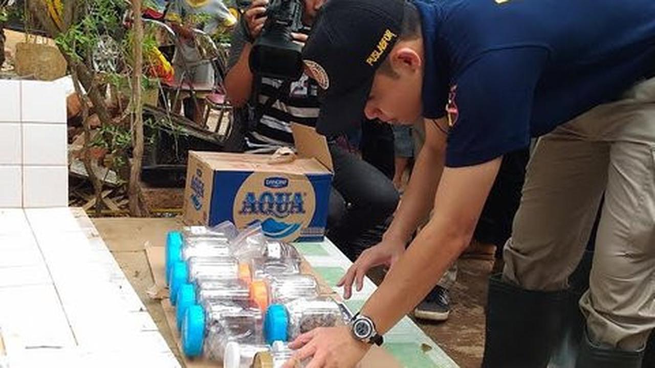 Polisi bongkar makam korban dugaan malpraktik di RS Awal Bros Bekasi