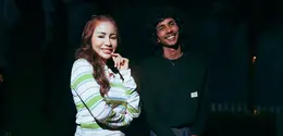 Momo juga memberi petunjuk mengenai jadwal perilisan lagu kolaborasinya dengan Enau. (Instagram/ @therealmomogeisha)