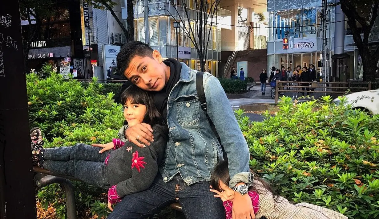 Kenang Mirdad Momong Anak (Instagram/kenangmirdad)