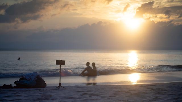 Pria Ini Tawarkan Rp 2 Milliar untuk Tinggal Bersama di Pulau Pribadi