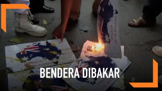 Massa dari Solidaritas Organisasi Islam Kota Surabaya berdemo di Konjen Australia.  Mereka memprotes perlakuan senatornya yang menyudutkan Islam dan penembakan masjid di Selandia Baru. Pendemo melempari telur dan membakar lambang negara Australia.
