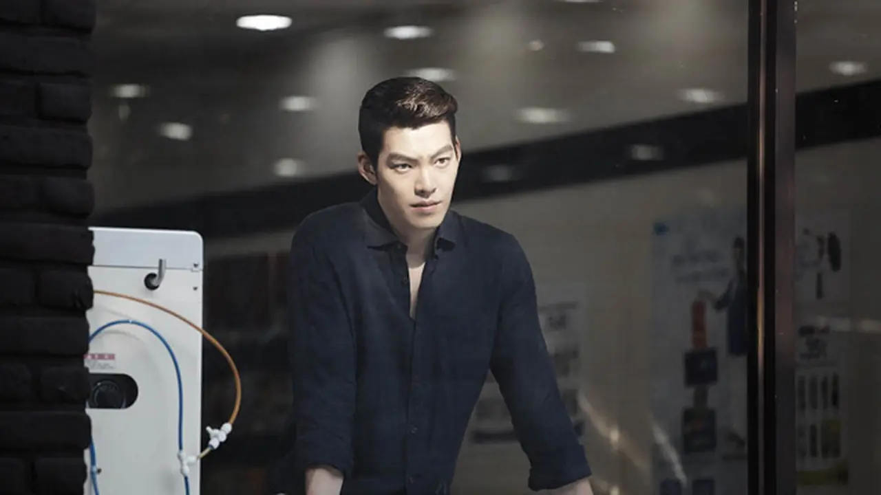 Kim Woo Bin Senang Berperan Jadi Cowok Nakal