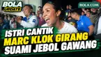 Gol kapten Persib Bandung, Marc Klok, ke gawang Dewa United disambut suka cita sang istri, Cacharel Klok. 

Sambil menggendong sang buah hati, Cacharel terlihat bahagia menyaksikan momen spesial suaminya di tribun Stadion Si Jalak Harupat, Kabupate...