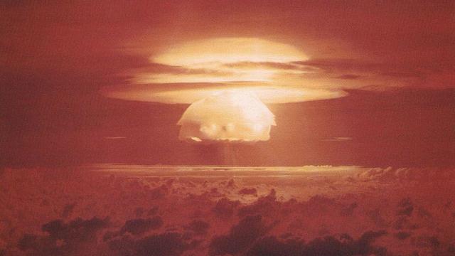 Uji coba bom atom 15 megaton di Bikini Atoll pada 1 Maret 1954