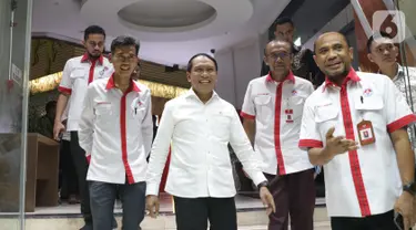 Menpora, Zainudin Amali (tengah) bersiap memberi keterangan terkait kesiapan Indonesia sebagai tuan rumah Piala Dunia U-20 2021, Jakarta, Kamis (24/10/2019). Indonesia resmi ditunjuk FIFA sebagai penyelenggara Piala Dunia U-20 pada 2021. (Liputan6.com/Helmi Fithriansyah)