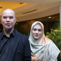 Ahmad Dhani bersama istrinya, Mulan Jameela. (Daniel Kampua/Fimela.com)