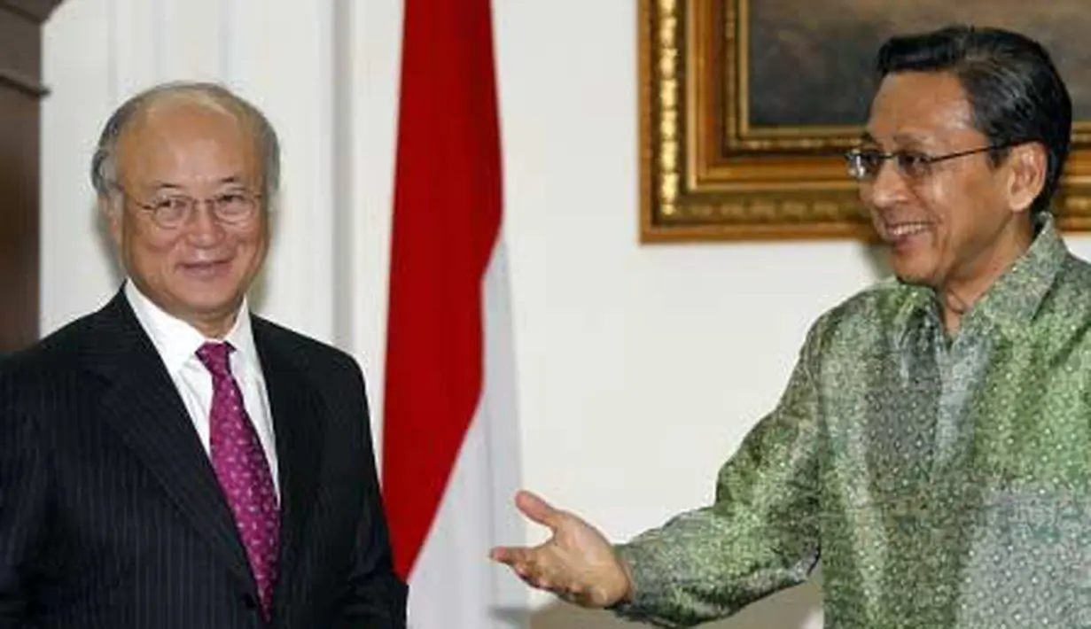 Wapres Boediono menerima kunjungan kehormatan Direktur Jenderal Badan Energi Atom Internasional atau International Atomic Energy Agency (IAEA) Yukiya Amano di Kantor Wakil Presiden, Jakarta. (ANTARA)