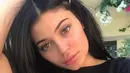 Akibat dari depresi yang dirasakannya belakangan ini, Kylie pun tidak ingin keluar rumah. Bahkan, ia mengatakan pada keluarganya untuk tetap menghindar dari sorotan publik hingga tubuhnya kembali langsing. (Instagram/kyliejenner)