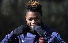 Everton pertimbangkan rekrut Alex Song