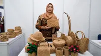 Kisah Maryati: Sulap Gulma Sungai Bekasi Jadi Kerajinan Laris di Bali