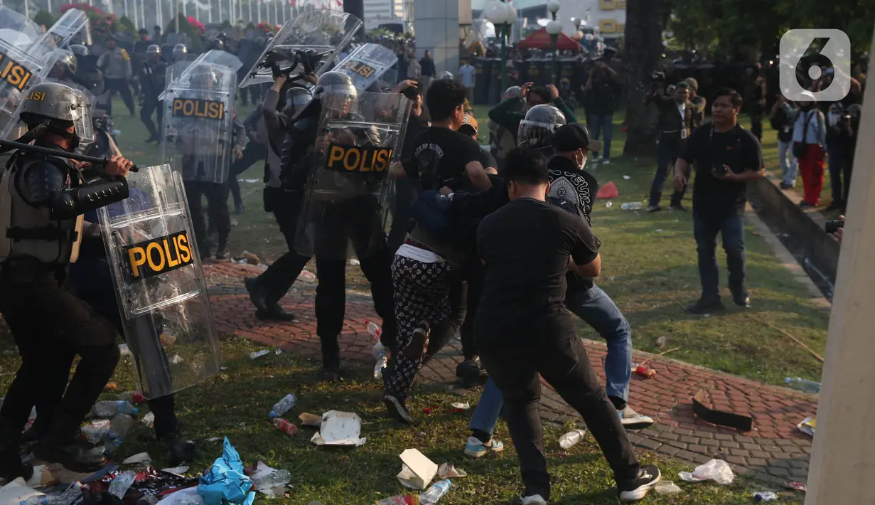 Aksi unjuk rasa dipicu sikap DPR RI yang mencoba merevisi putusan Mahkamah Konstitusi terkait UU Pilkada 2024. (Liputan6.com/Angga Yuniar)