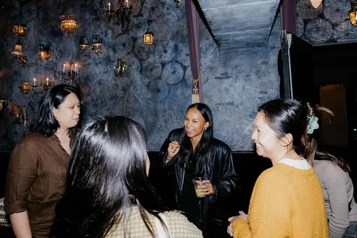 7 Potret Gala Premier Film 'Home' Diperankan Arawinda Kirana, Nostalgia Budaya Indonesia
