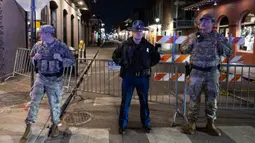 Otoritas setempat mengatakan, sedikitnya 15 orang tewas dan puluhan lainnya mengalami luka akibat insiden yang terjadi di persimpangan Bourbon dan Canal Streets di lingkungan French Quarter pada Rabu dini hari 1 Januari 2025. (ANDREW CABALLERO-REYNOLDS/AFP)