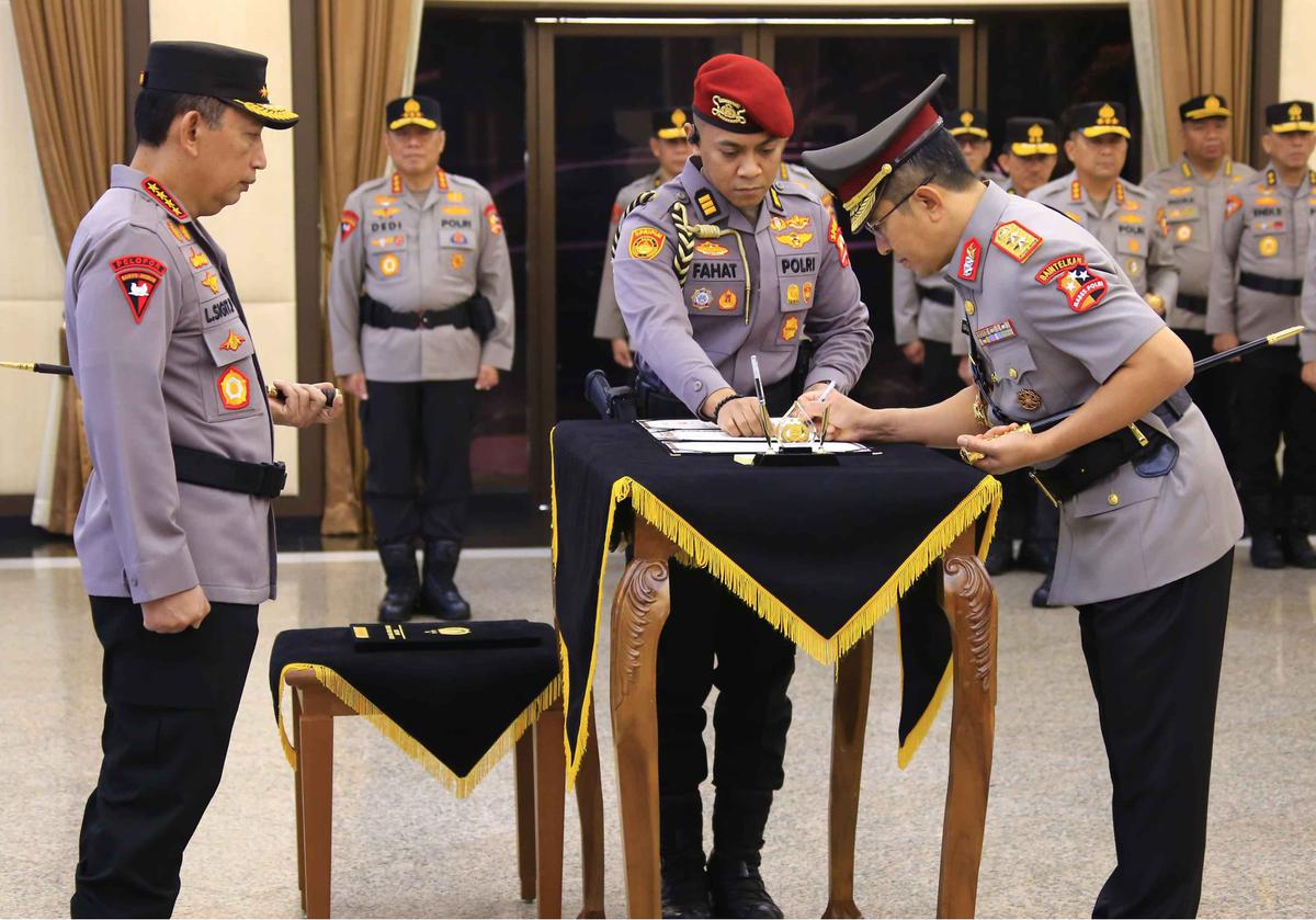 FOTO: Kapolri Lantik Yuda Gustawan sebagai Kabaintelkam, Ramdani Hidayat Pimpin Brimob
