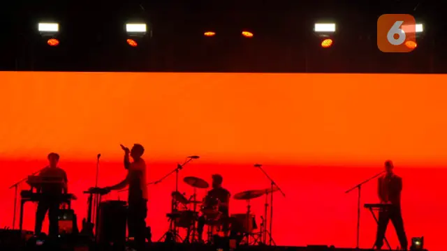 Pesona LANY dalam Konser Malibu Night di Jakarta Bikin Fans Histeris