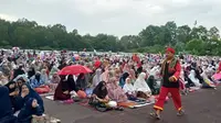 Pelaksanaan Sholat Idul Fitri 1444 Hijriah jemaah Muhammadiyah di kawasan lapangan Stadion Temenggung Abdul Jamal Batam, Jumat (21/4/2023) digelar khidmat. (Liputan6.com/ Ajang Nurdin)