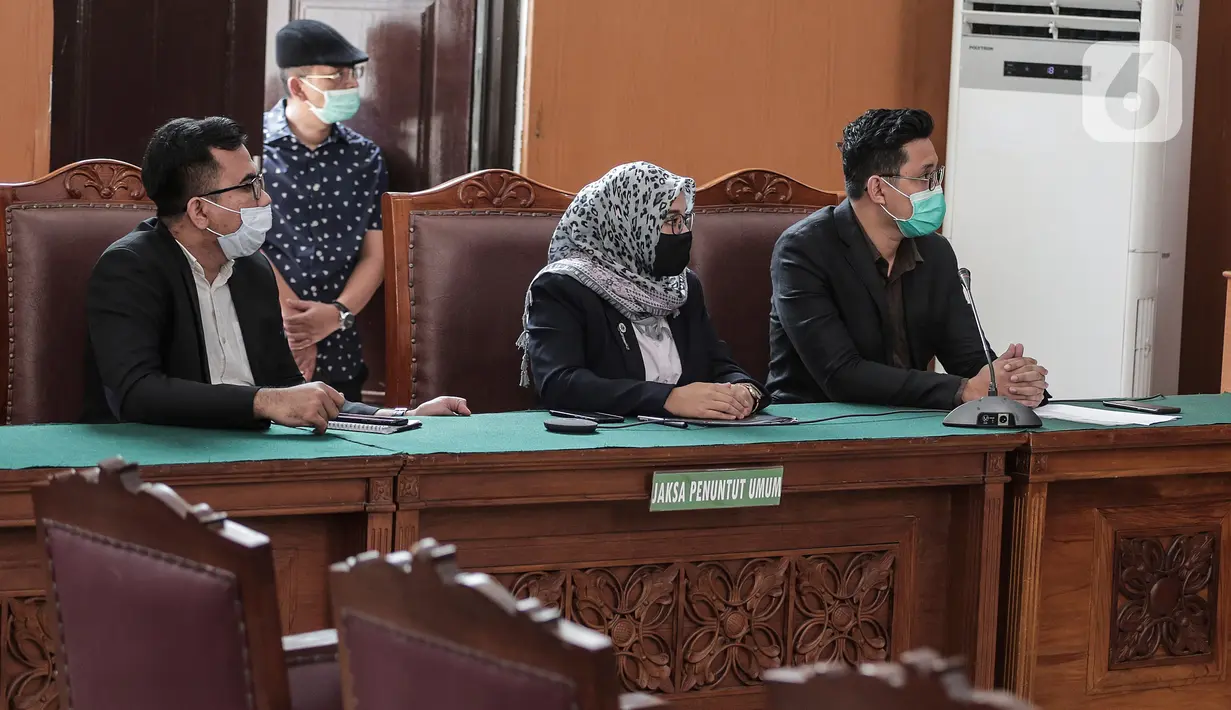 Suasana sidang permohonan peninjauan kembali (PK) yang diajukan oleh buronan kasus korupsi pengalihan hak tagih (cessie) Bank Bali, Djoko Tjandra di PN Jakarta Selatan, Senin (20/7/2020). PN Jakarta Selatan menunda sidang tersebut karena Djoko Tjandra dikabarkan sakit. (Liputan6.com/Johan Tallo)
