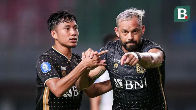 <p>Pemain Bhayangkara FC, Henry Matias Mier Codina (kanan) melakukan selebrasi bersama rekannya setelah mencetak gol penyeimbang 1-1 pada laga lanjutan BRI Liga 1 2023/2024 antara Bhayangkara FC melawan Persib Bandung di Stadion Patriot Candrabhaga, Bekasi, Sabtu (23/09/2023). (Bola.com/Bagaskara Lazuardi)</p>