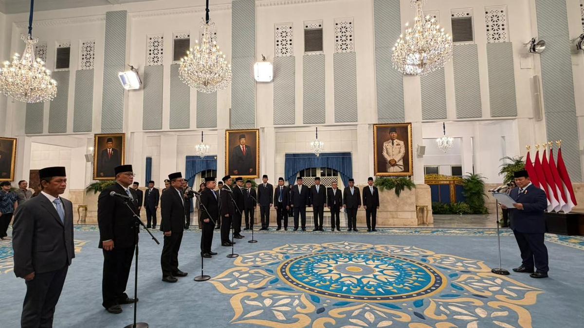 Prabowo lantik Jenderal Dudung jadi KSP, Qodari pimpin Bakom. Reshuffle kelima ubah peta komunikasi pemerintah.
Lihat detailnya: