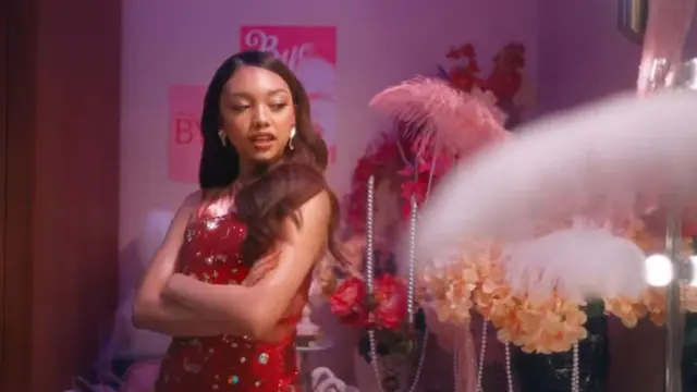 Pesona Naura Ayu dalam balutan dress pink