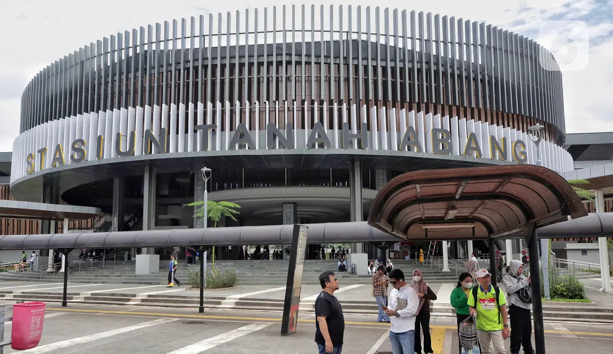 Tampilan luar Stasiun Tanah Abang, Jakarta, Rabu (2/7/2025). (detikai.com/Angga Yuniar)