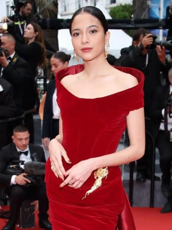 Lady In Red, 5 Pesona Putri Marino Melenggang di Red Carpet Festival Film Cannes dalam Balutan Gaun Bunga Anggrek Bulan