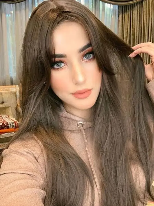 8 Potret Tasya Farasya Berdandan Ala Selebriti Dunia, Mirip Banget