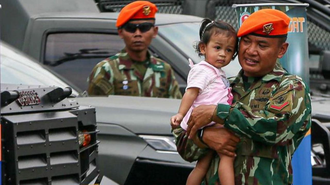 Pameran ini menampilkan 125 Alutsista TNI dengan rincian lima unit dari Mabes TNI, 45 unit dari TNI AD, 45 unit dari TNI AL, dan 30 unit dari TNI AU.