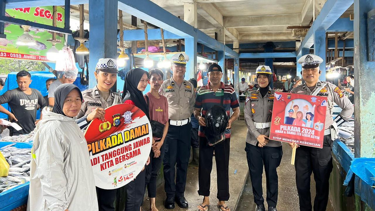 Blusukan ke Pasar Tradisional, Polwan Ajak Pedagang dan Pembeli Jadi Pemilih Cerdas di Pemilu