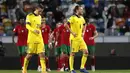 Reaksi pemain Swedia Kristoffer Olsson (kiri) dan Albin Ekdal setelah pemain Portugal Diogo Jota mencetak gol ke gawang mereka pada pertandingan UEFA Nations League di Stadion Jose Alvalade, Lisbon, Portugal, Rabu (14/10/2020). Portugal menang 3-0. (AP Photo/Armando Franca)