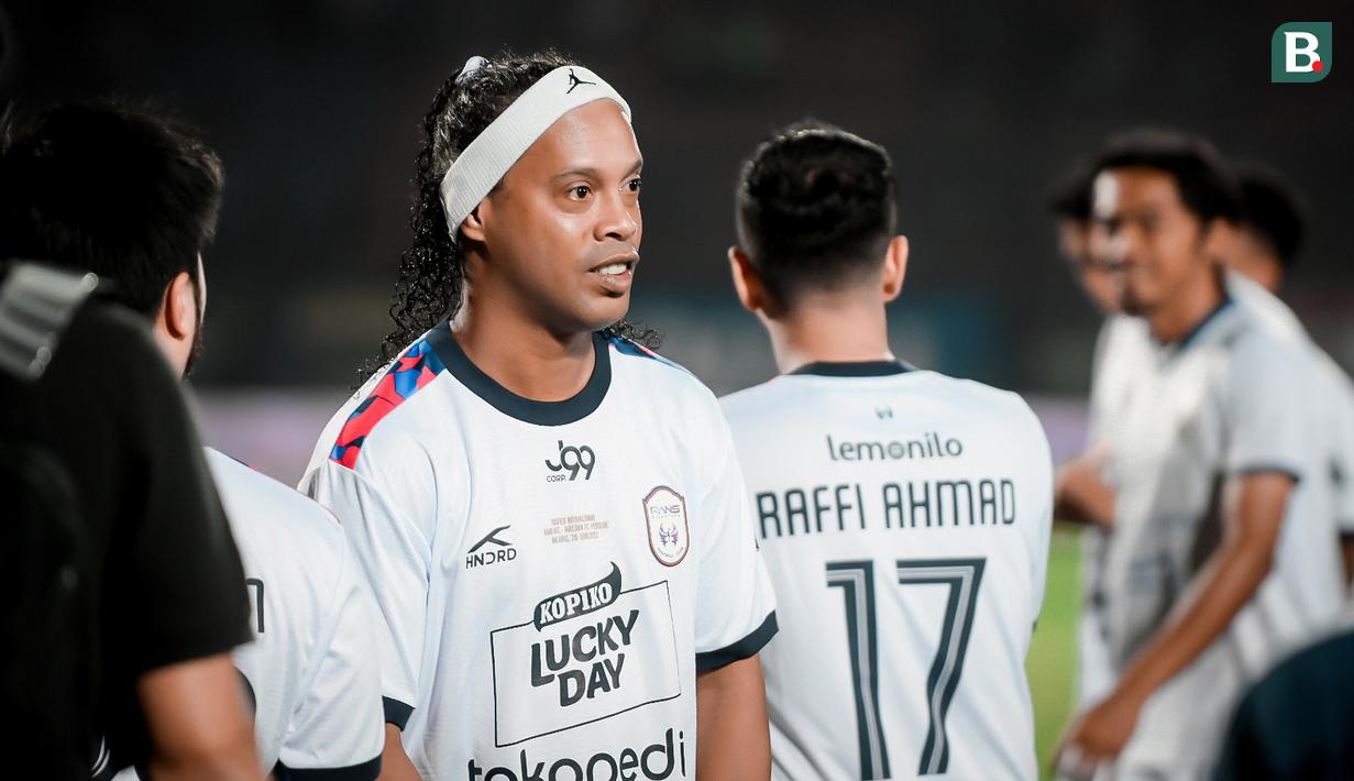 Pemain terbaik dunia dua kali itu beraksi selama 30 menit ketika RANS Nusantara FC menghadapi Persik pada partai pertama trofeo Meet the Star. (Bola.com/Iwan Setiawan)