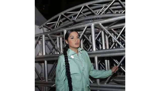 Meski menjadi penyanyi solo, Cantika sempat merasa tidak percaya diri karena terbiasa tampil dengan GAC.