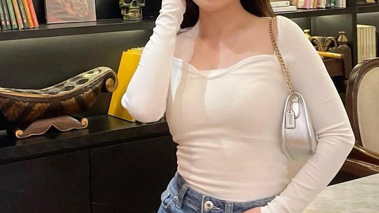 Sosok Nyimas cukup terkenal di Metro, Lampung. Sejak dibangku sekolah ia menggeluti bidang model. Nyimas kerap menjadi juara kontes model.  <br>