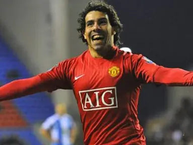 Aksi Striker Manchester United, Carlos Tevez setelah mencetak gol ke gawang Wigan Athletic di kancah Liga Premier di JJB Stadium, Wigan, 13 Mei 2009. AFP PHOTO/ANDREW YATES